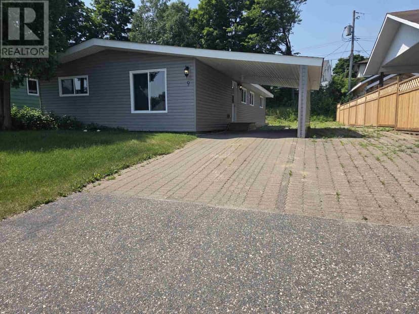 9 Central AVE, Elliot Lake