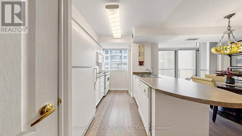 701 - 30 Hayden Street — photo 13 of 40