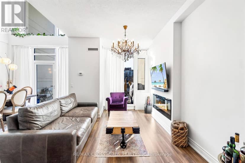 TH102 - 9618 Yonge Street — photo 10 of 31