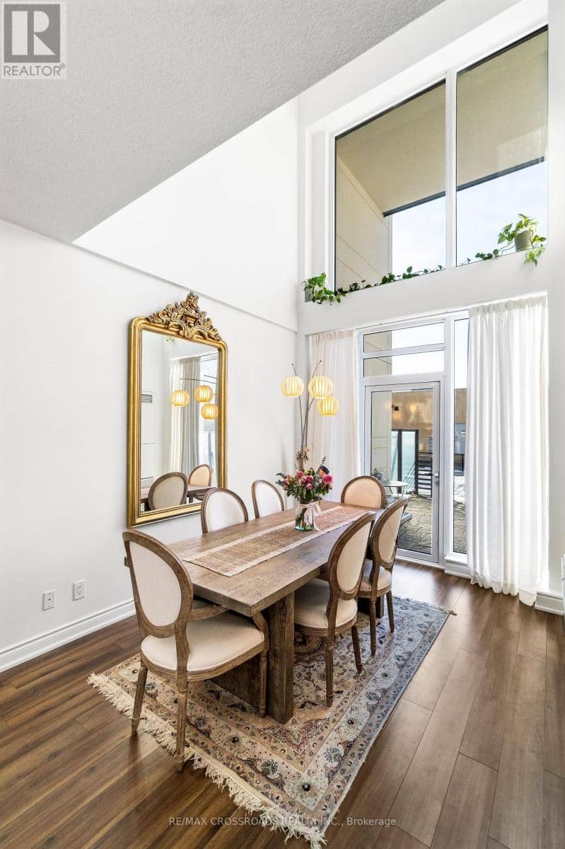 TH102 - 9618 Yonge Street — photo 18 of 31