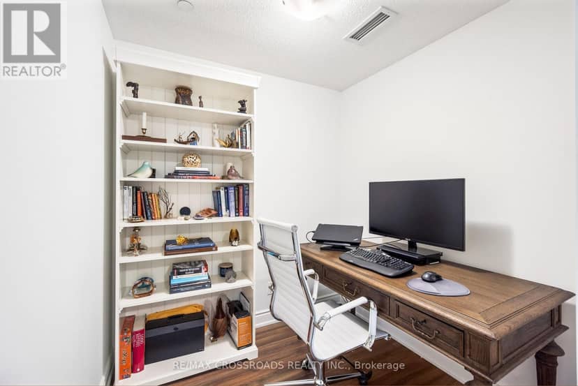 TH102 - 9618 Yonge Street — photo 19 of 31