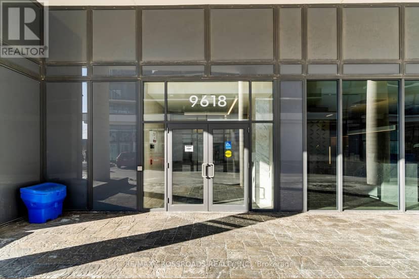 TH102 - 9618 Yonge Street — photo 2 of 31