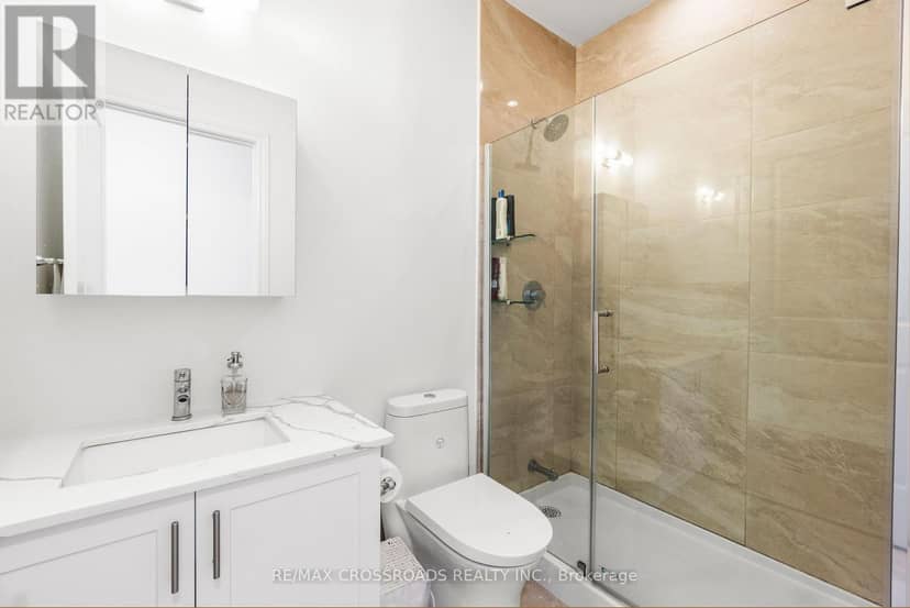 TH102 - 9618 Yonge Street — photo 25 of 31