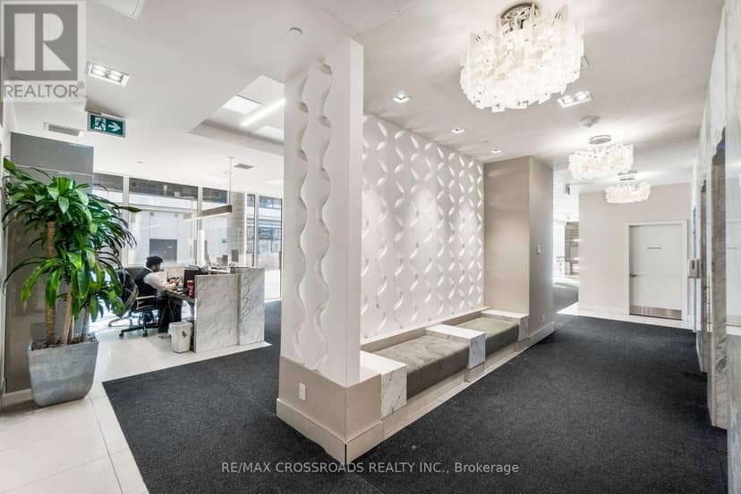 TH102 - 9618 Yonge Street — photo 3 of 31