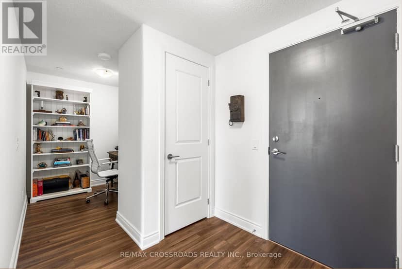 TH102 - 9618 Yonge Street — photo 5 of 31
