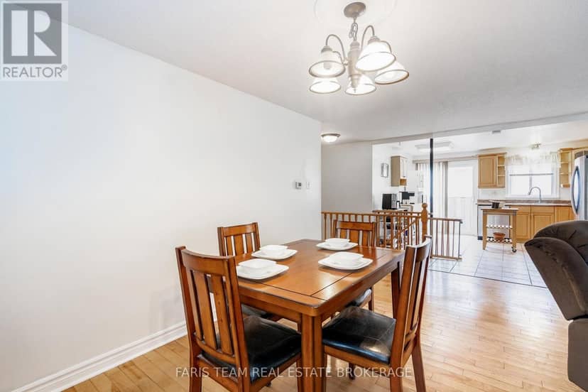 24 Laurie Crescent — photo 11 of 39