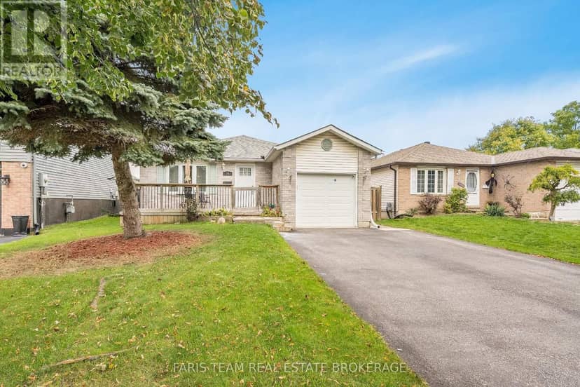 24 Laurie Crescent — photo 2 of 39