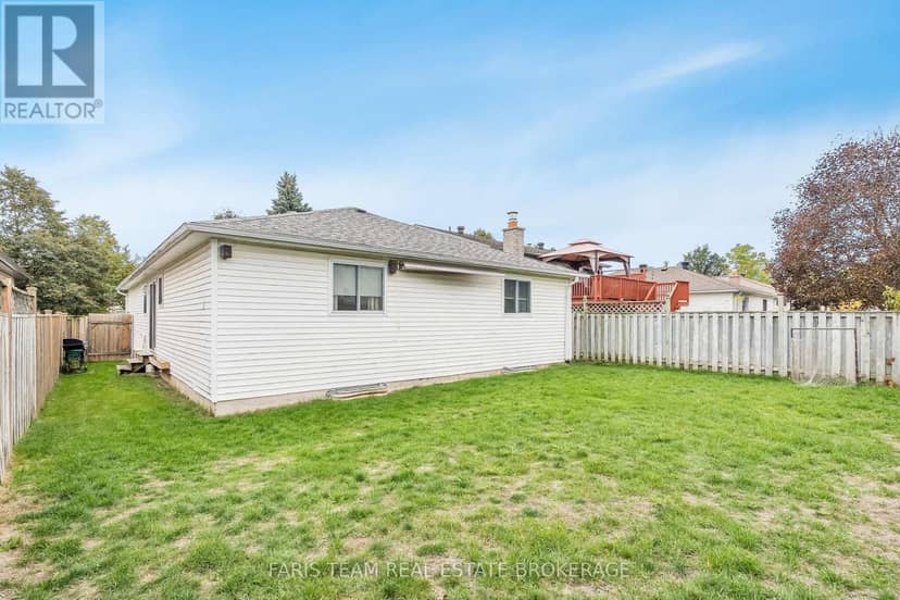 24 Laurie Crescent — photo 31 of 39