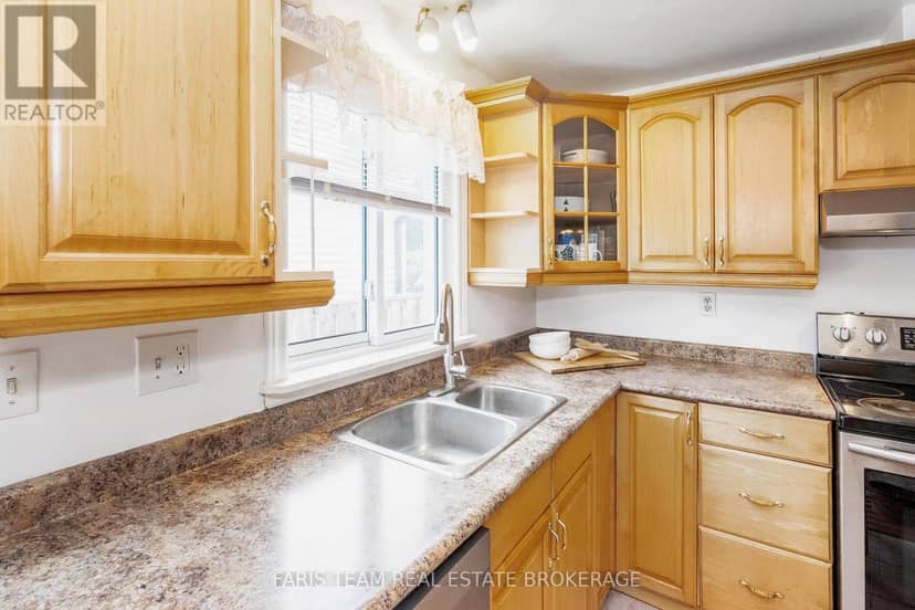 24 Laurie Crescent — photo 7 of 39