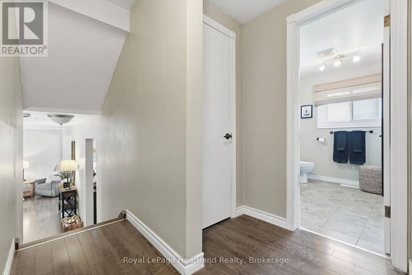 11 William Street N — photo 15 of 40