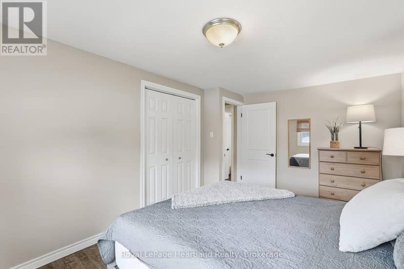 11 William Street N — photo 20 of 40