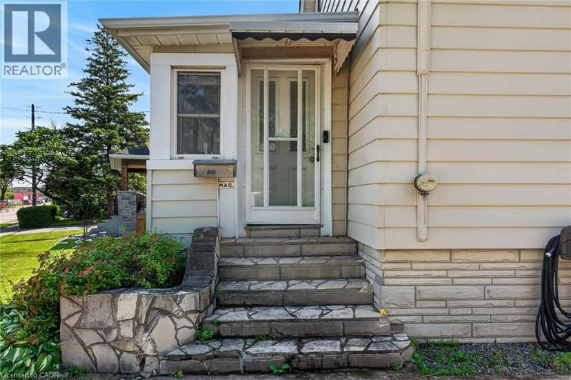 208 CARLTON Street — photo 5 of 40