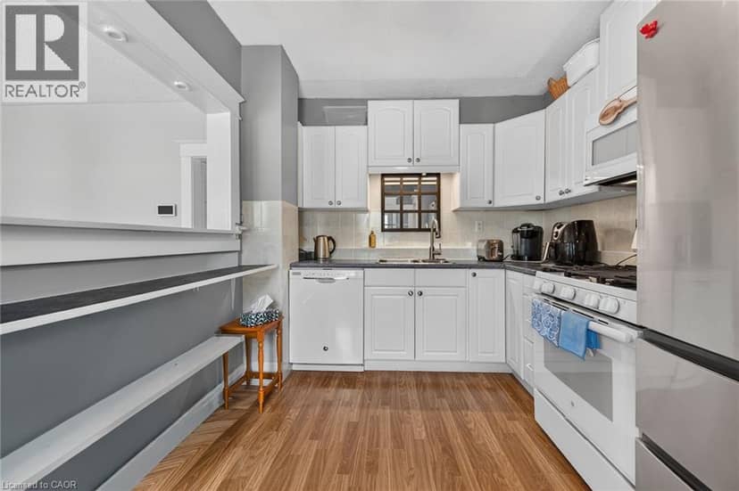 208 CARLTON Street — photo 7 of 40