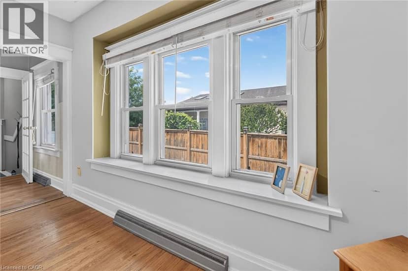 208 CARLTON Street — photo 16 of 40