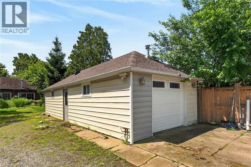 208 CARLTON Street — photo 37 of 40
