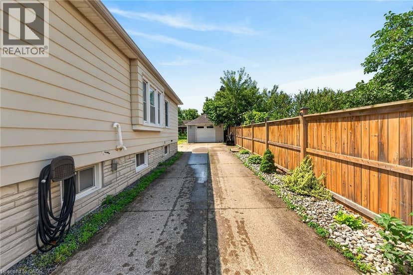 208 CARLTON Street — photo 38 of 40