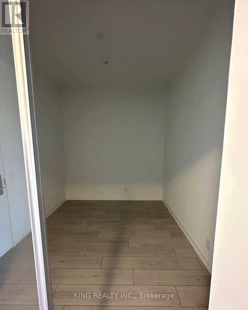 525 - 270 Dufferin Street S — photo 13 of 17
