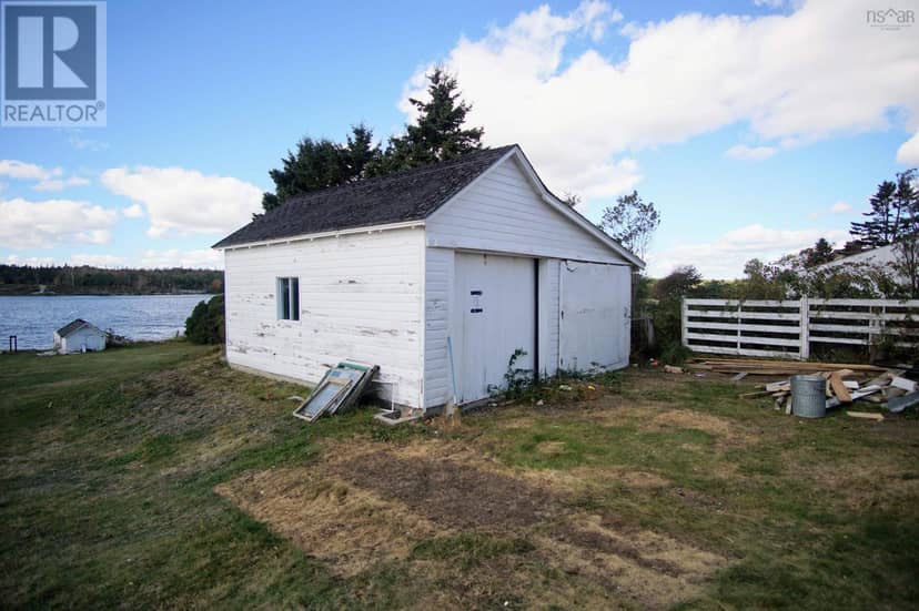 41 HOWE Street — photo 18 of 40