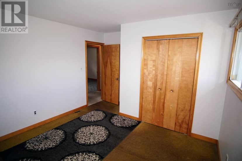 41 HOWE Street — photo 37 of 40