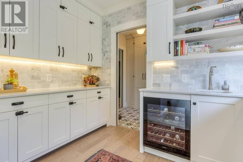 1170 Rockcliffe Street — photo 13 of 40