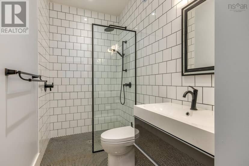 1170 Rockcliffe Street — photo 35 of 40