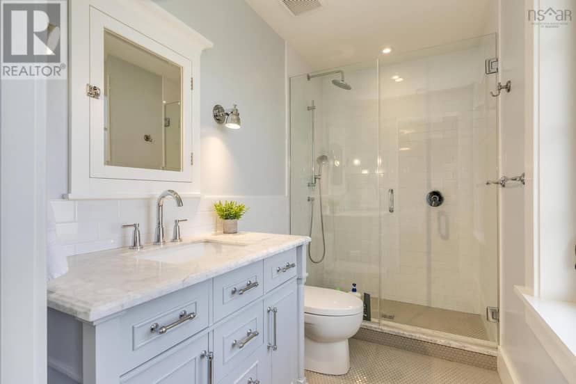 1170 Rockcliffe Street — photo 28 of 40