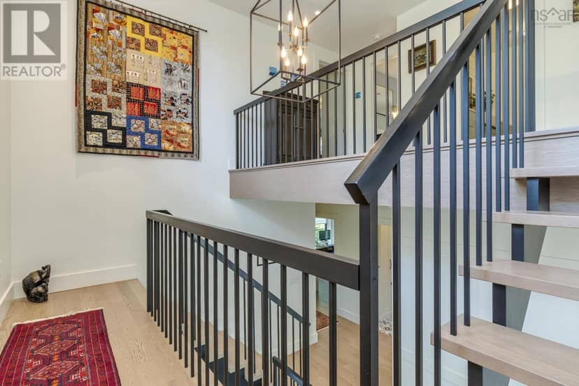 1170 Rockcliffe Street — photo 23 of 40