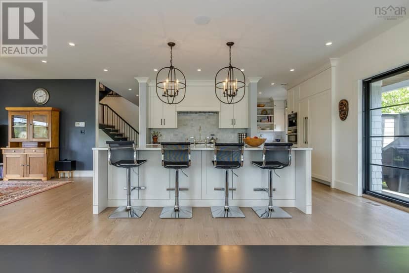 1170 Rockcliffe Street — photo 18 of 40