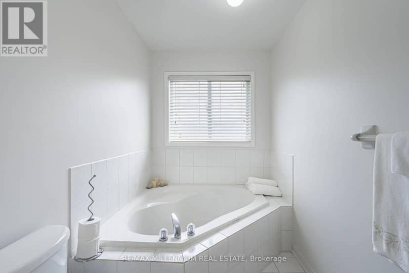 90 Ronan Crescent — photo 30 of 40