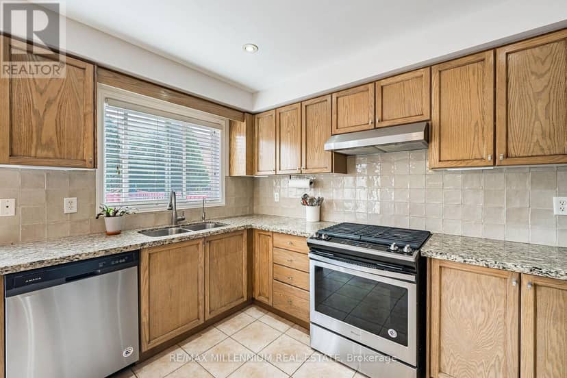 90 Ronan Crescent — photo 18 of 40