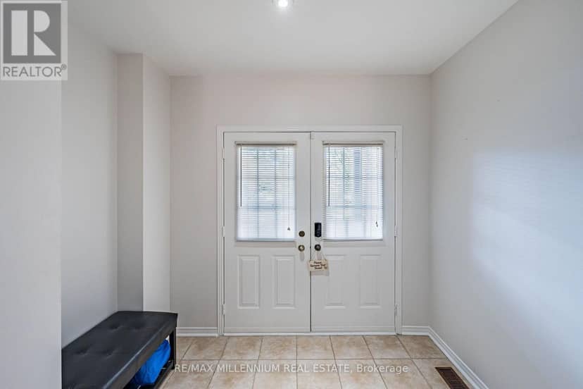 90 Ronan Crescent — photo 4 of 40