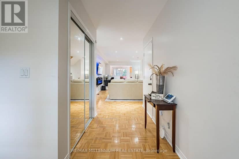 90 Ronan Crescent — photo 5 of 40