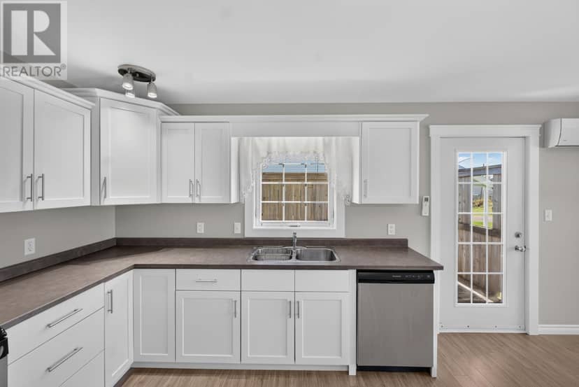 26 STEPHANIE Drive — photo 12 of 32