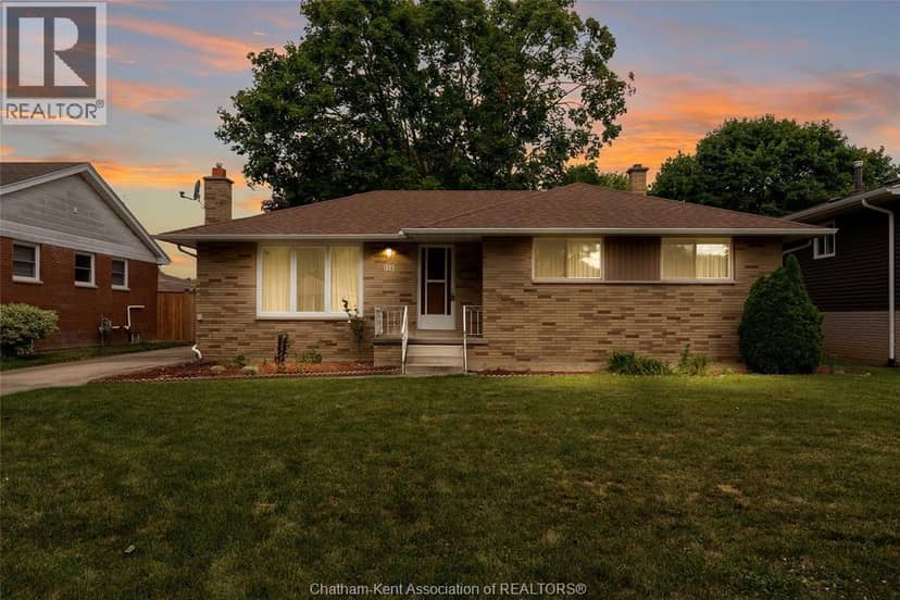 126 Partridge CRESCENT — photo 1 of 40