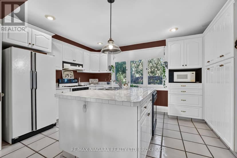 1577 Gregory Road — photo 10 of 40