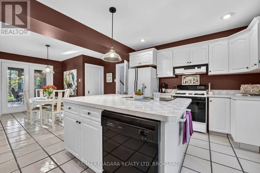 1577 Gregory Road — photo 11 of 40