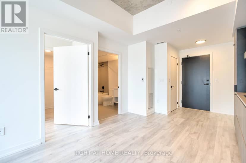 704 - 2 Augusta Avenue — photo 14 of 17
