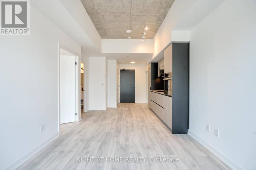 704 - 2 Augusta Avenue — photo 8 of 17