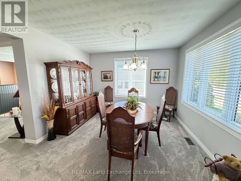 118 Victoria Street E — photo 10 of 34