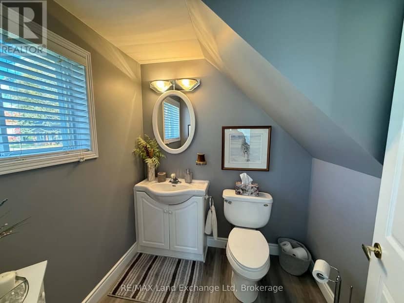 118 Victoria Street E — photo 12 of 34