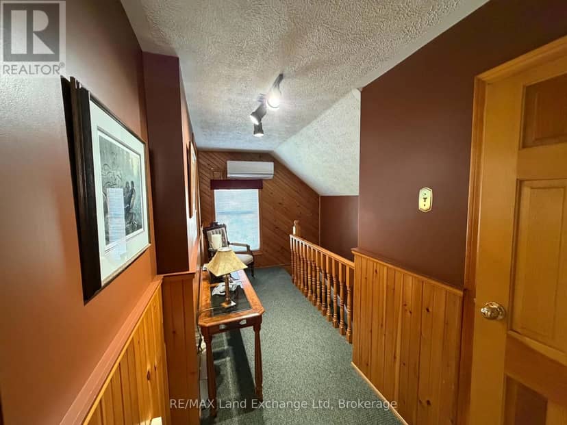 118 Victoria Street E — photo 14 of 34