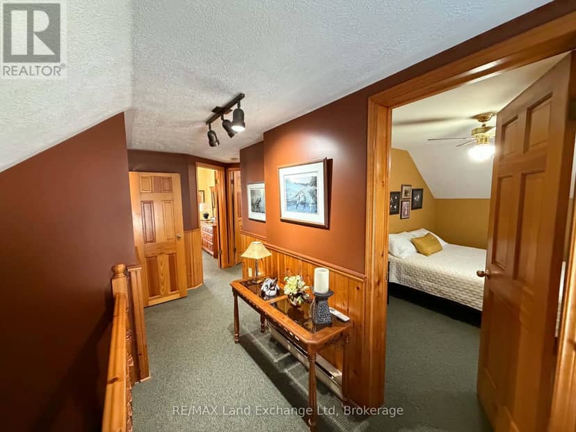 118 Victoria Street E — photo 15 of 34