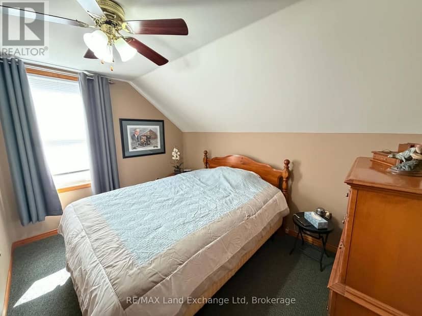 118 Victoria Street E — photo 16 of 34