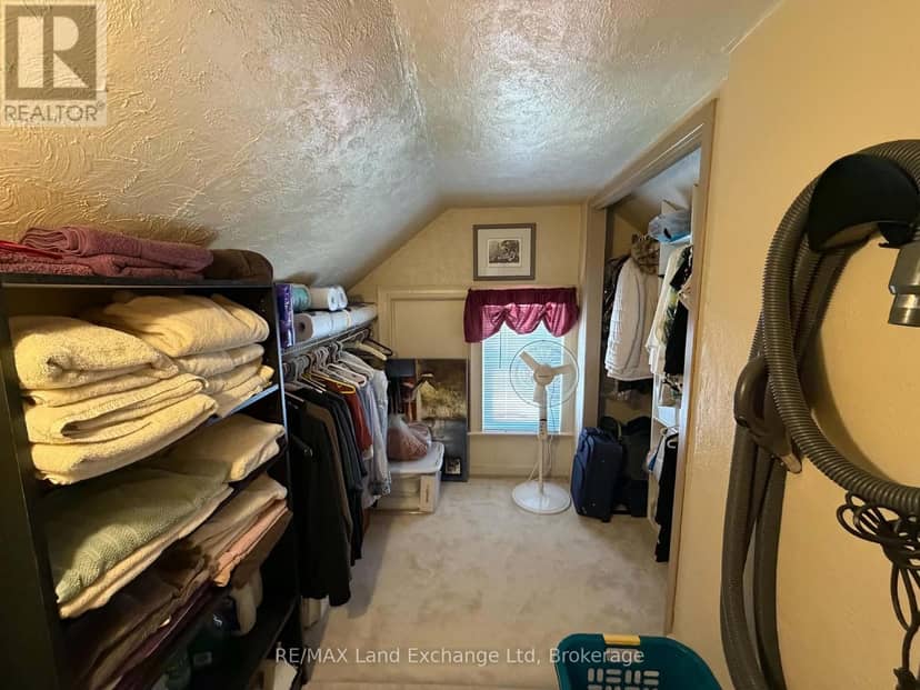 118 Victoria Street E — photo 17 of 34