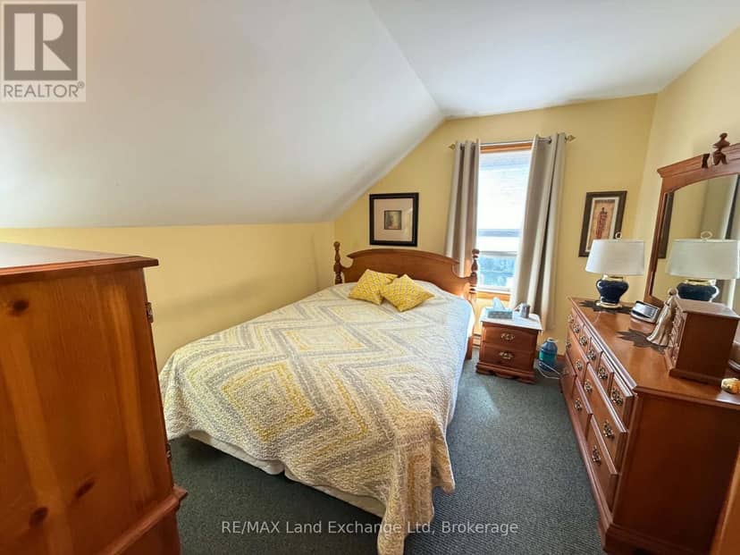 118 Victoria Street E — photo 18 of 34