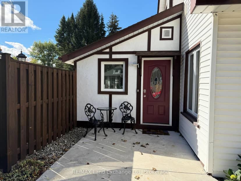 118 Victoria Street E, North Huron, photo 2