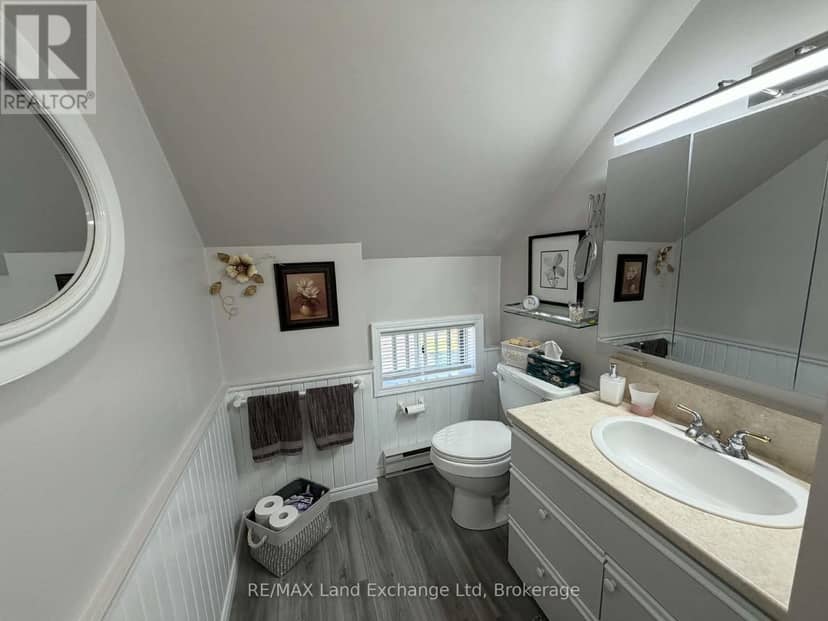 118 Victoria Street E — photo 20 of 34