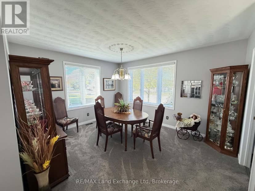 118 Victoria Street E — photo 9 of 34