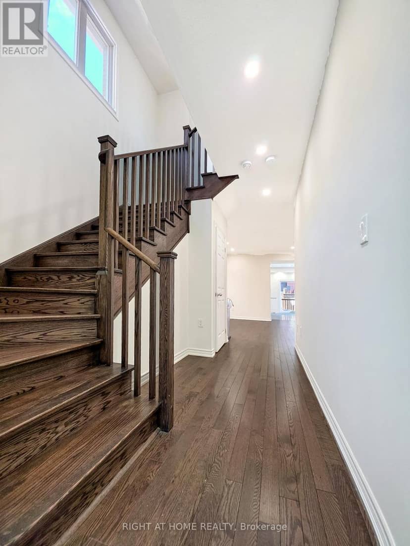 219 Fleetwood Drive, Oshawa, photo 2