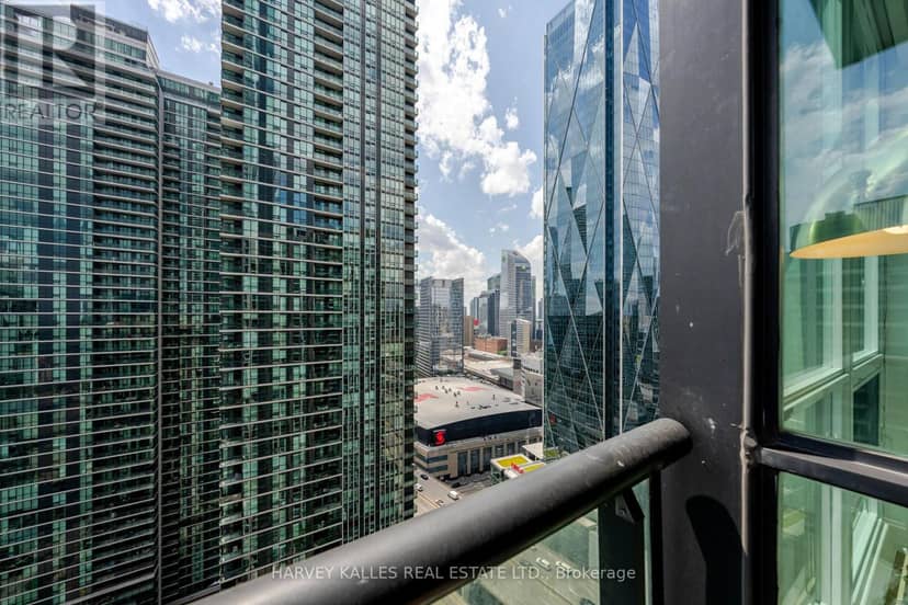 3211 - 16 Yonge Street — photo 31 of 40